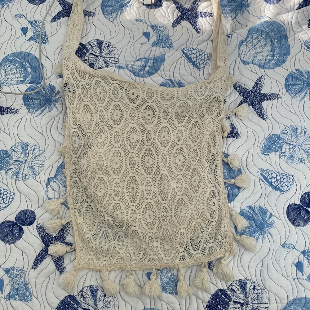 Boho, beachy vibes. A sweet cream knit bag with zipper and lined inside !!